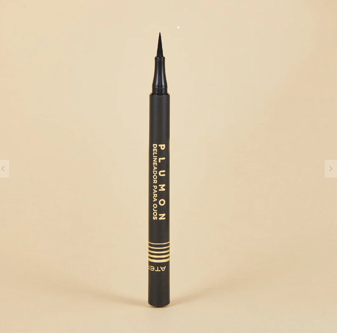 MARQUEUR NOIR EYELINER 1ÈRE SCÈNE
