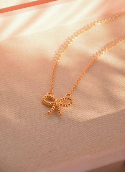 COLLIER PRETTY