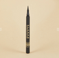 MARQUEUR NOIR EYELINER 1ÈRE SCÈNE