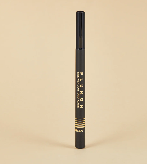 MARQUEUR NOIR EYELINER 1ÈRE SCÈNE